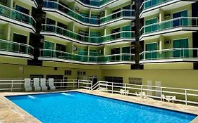 Apto 2 quartos com AR Cond, prédio frente p/ praia